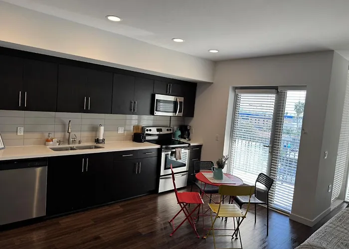 Incredible Hollywood Loft Free Parking
